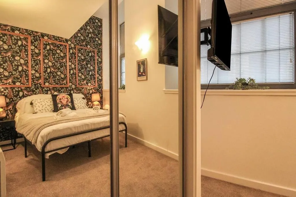 Spacious 2 Bedroom Apartment With Free Parking Nottingham