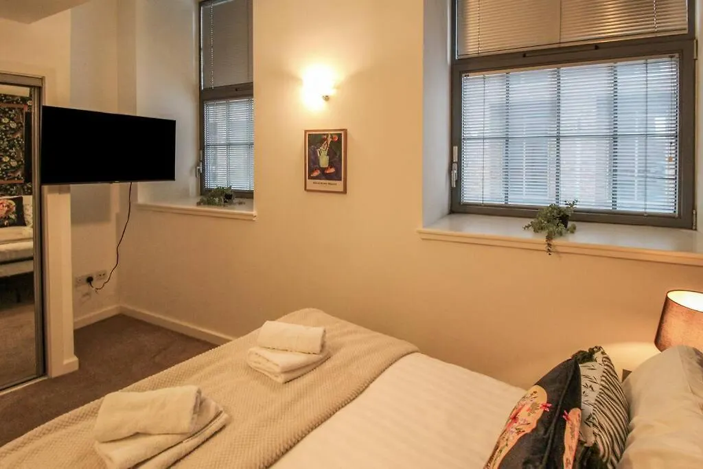 Spacious 2 Bedroom Apartment With Free Parking Nottingham